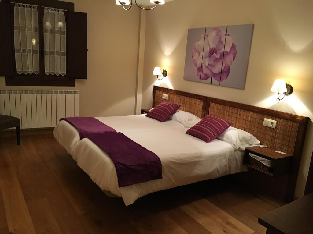Hostal Otsoa Escároz Buitenkant foto